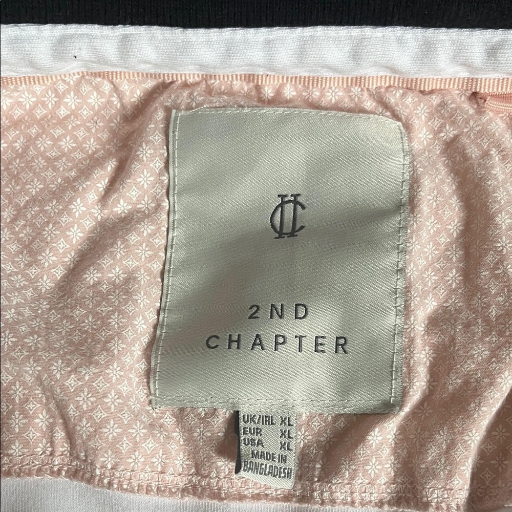 Preowned Chapter White Polo with Black Collar and Sleeve Trim Size Medium . - Picture 3 of 12